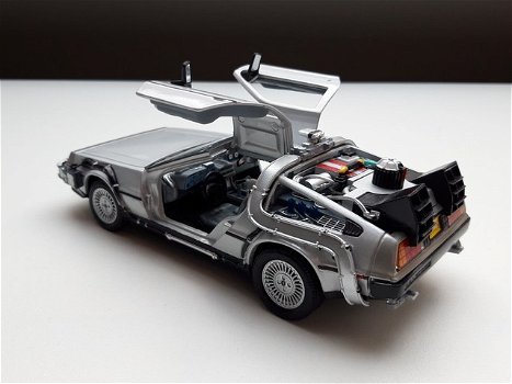 Nieuw schaal modelauto DeLorean Back to the Future 2 – Welly 1:24 - 7