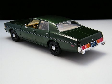 Nieuw modelauto Dodge Monaco – detective serie: Hunter – Greenlight 1:24 - 3