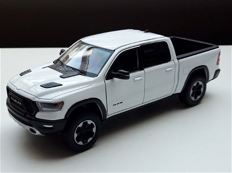 Modelauto Dodge Ram Crew Cab Rebel 2019 Wit – Motormax 1:27 = 19 cm lang - 0