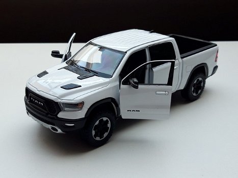 Modelauto Dodge Ram Crew Cab Rebel 2019 Wit – Motormax 1:27 = 19 cm lang - 5