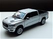 schaal model dodge ram crew cab laramie 2019 – zilver 1:27 19 cm lang - 1 - Thumbnail