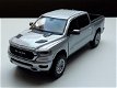 schaal model dodge ram crew cab laramie 2019 – zilver 1:27 19 cm lang - 2 - Thumbnail