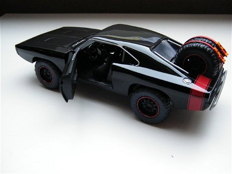 Nieuw Film auto Dodge Charger – Fast and Furious 7 – Jada Toys 1:24 - 4