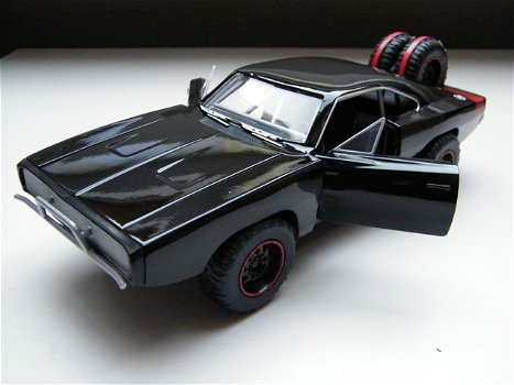 Nieuw Film auto Dodge Charger – Fast and Furious 7 – Jada Toys 1:24 - 5