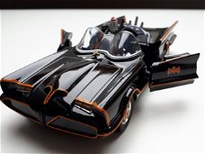 Batmobile “Batman Classic” + Batman and Robin figuur – modelauto Jada Toys 1:24