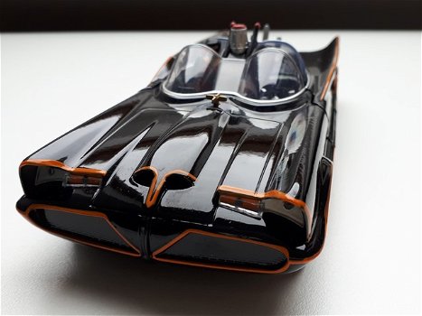 Batmobile “Batman Classic” + Batman and Robin figuur – modelauto Jada Toys 1:24 - 3