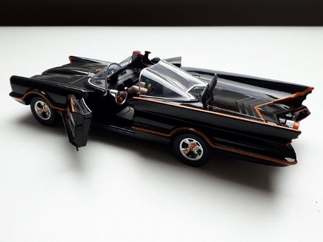 Batmobile “Batman Classic” + Batman and Robin figuur – modelauto Jada Toys 1:24 - 4