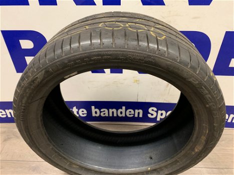 2x Pirelli zomer autobanden 255/35/19 p/st €100,- - 0