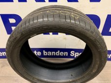 2x Pirelli zomer autobanden 255/35/19 p/st €100,-