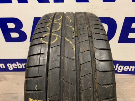 2x Pirelli zomer autobanden 255/35/19 p/st €100,- - 1