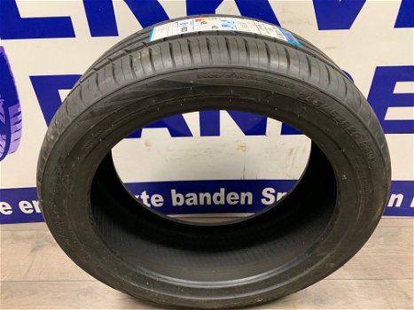 2x Superia zomer autobanden 245/45/20 p/st €100,- - 0