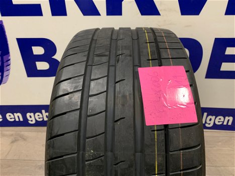 2x Goodyear zomer autobanden 275/35/19 p/st €150,- - 1