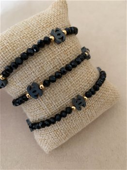 Zwarte glanzende kralen armband met letter bedel coco ibiza - 0