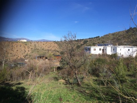 Landhuis met zwembad, paardenstallen en 7 ha land in zuid Spanje - 3