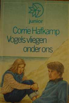 Vogels vliegen onder ons (Corrie Hafkamp)