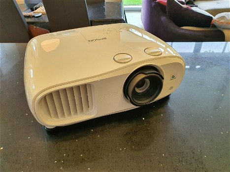 Epson EH-TW7000 4k projector - 0