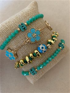 Turquoise blauwe kralen armband met letter bedels coco ibiza
