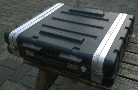 Flightcase 2HE kunststof (tunnel 40cm diep) - 3