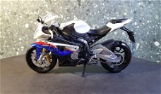 BMW S 1000 RR wit 1:12 Maisto