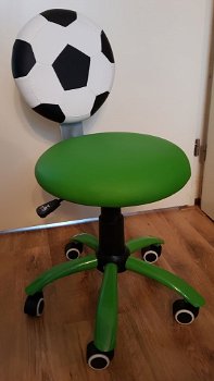 NIEUW Verstelbare kinderstoel bureaustoel Voetbal voor een echte voetbalfan! NU 119,- - 5