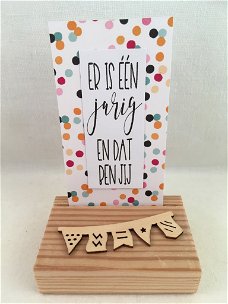 mini deco set; houten standaard & kaart verjaardag adv 1