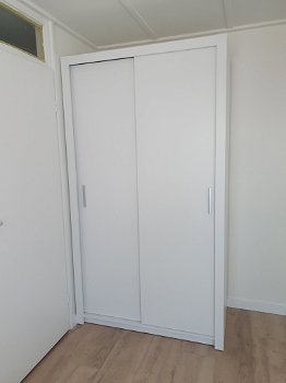 NIEUW Mat witte kledingkast Bobo B120 x D62 x H215 cm Incl. inhoud MONTAGE 70,- - 3