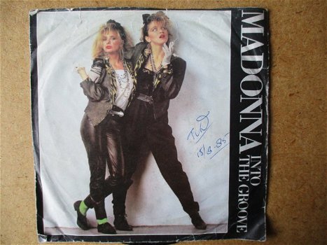a6373 madonna - into the groove - 0
