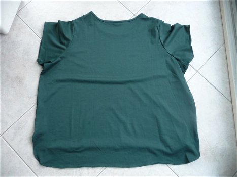 Groen T-shirt maat 54. - 4