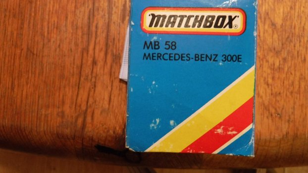 Matchbox mercedes benz 300 E - 4