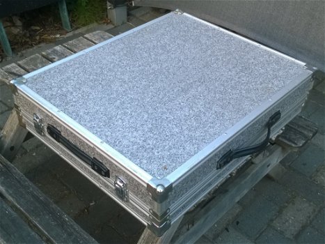 Flightcase / Koffer (68 x 55,5 x 13 cm) - 1