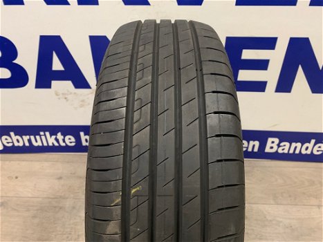 2x Goodyear zomer autobanden 215/60/17 p/st €65,- - 2