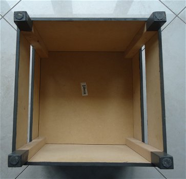 Te koop eenvoudig houten krukje van Ikea (hoogte: 30 cm). - 1