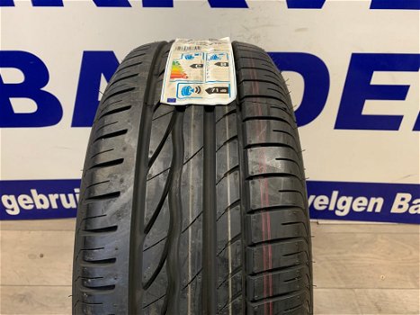 2x Hankook winter autobanden 285/45/19 p/st €100,- - 2