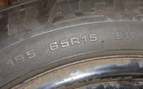 Ford div. type Goodyear winterbanden 195/65 R15 91 T met velgen Steek: 5x108 - 1