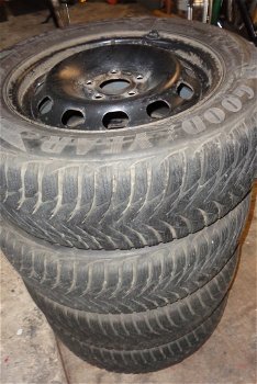 Ford div. type Goodyear winterbanden 195/65 R15 91 T met velgen Steek: 5x108 - 2