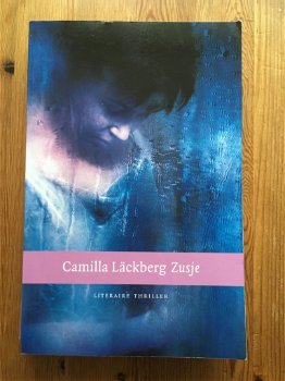 Camilla Läckberg met Zusje - 0