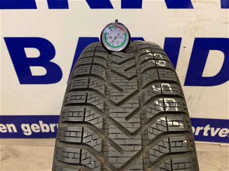 2x Pirelli winter autobanden 195/65/15 per stuk €40,- - 2