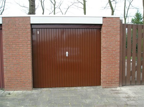 VOORTHUIZEN: Ruime garagebox te koop, 18m2 in goede staat - 0