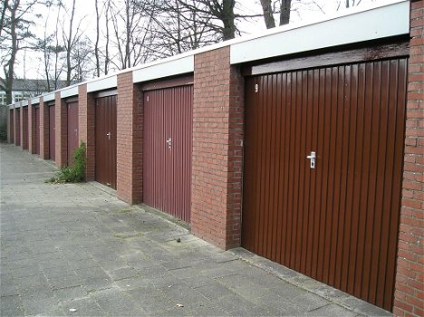 VOORTHUIZEN: Ruime garagebox te koop, 18m2 in goede staat - 1