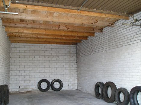 VOORTHUIZEN: Ruime garagebox te koop, 18m2 in goede staat - 2