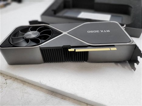 NVIDIA GeForce RTX 3090 (Founders Edition) 24GB GDDR6X - 4