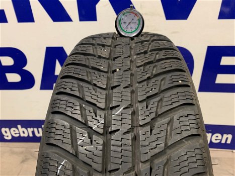 2x Nokian winter autobanden 215/60/17 per stuk €50,- - 2