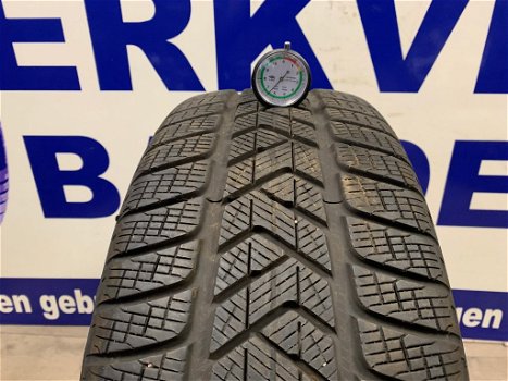 4x Pirelli winter autobanden 235/65/17 per stuk €50,- - 2