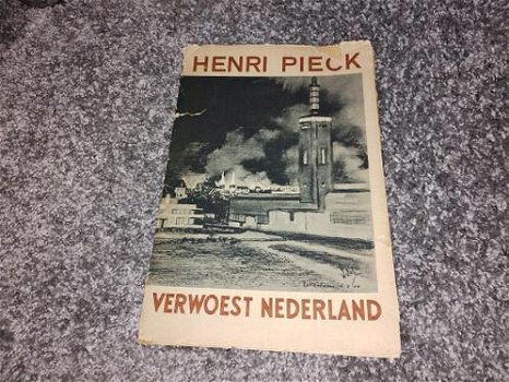Verwoest Nederland door Henri Pieck - 0
