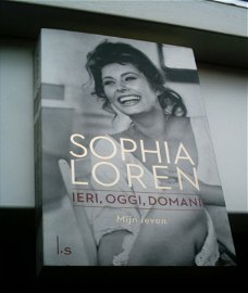 Sophia Loren: Mijn leven. Ieri, oggi, domani(9789024565979).