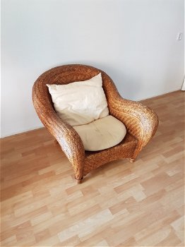 zeldzame handgemaakte rieten sofa, ook te zien in de film The Wolf of Wallstreet - 0