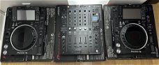 2x Pioneer CDJ-2000 Nexus2 + 1x PIONEER DJM-900 Nexus2 DJ Mixer Beschikbaar voor 2600 EUR