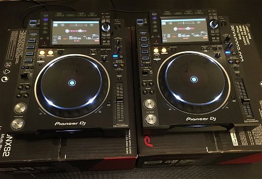 2x Pioneer CDJ-2000 Nexus2 + 1x PIONEER DJM-900 Nexus2 DJ Mixer Beschikbaar voor 2600 EUR - 1