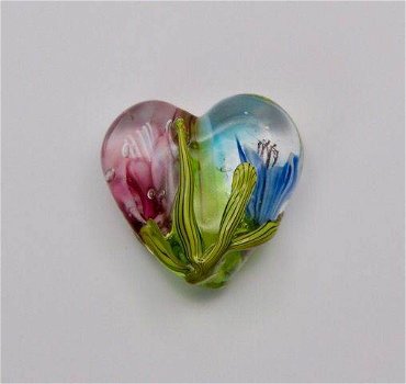Handgemaakt hart van glas met bloemen nieuw. - 0