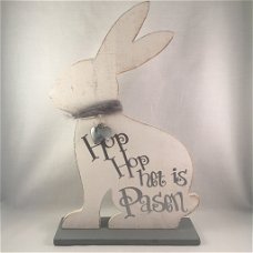 tekstbord (hout) voor Pasen Haas met Hop hop het is Pasen